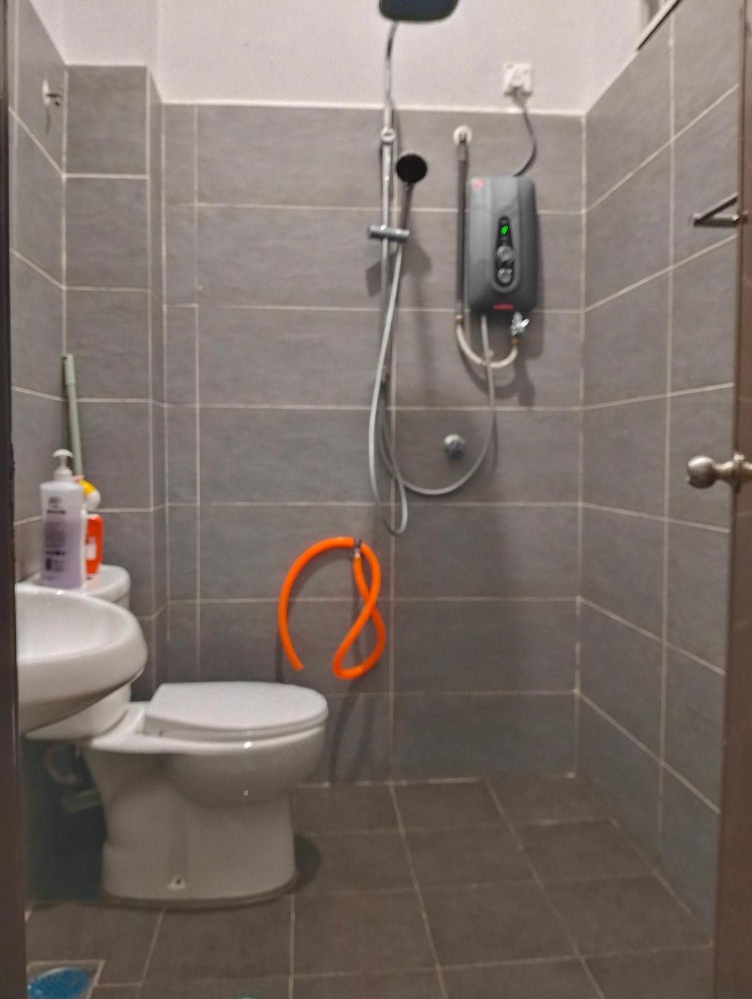 D'Sara Homestay Fully Furnished 3 Bedrooms All Aircond 2 Miles Centre Chukai Exterior photo